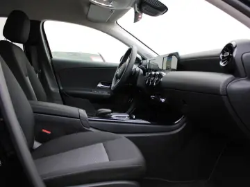 MERCEDES-BENZ A 200d DCT 4Matic Limousine Navi Kamer…