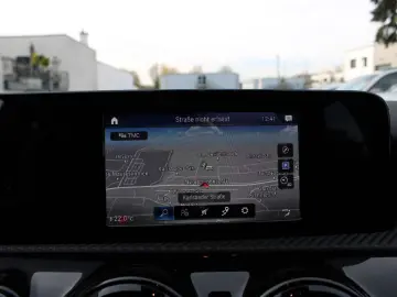 MERCEDES-BENZ A 200d DCT 4Matic Limousine Navi Kamer…