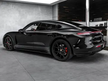 PORSCHE Taycan GTS