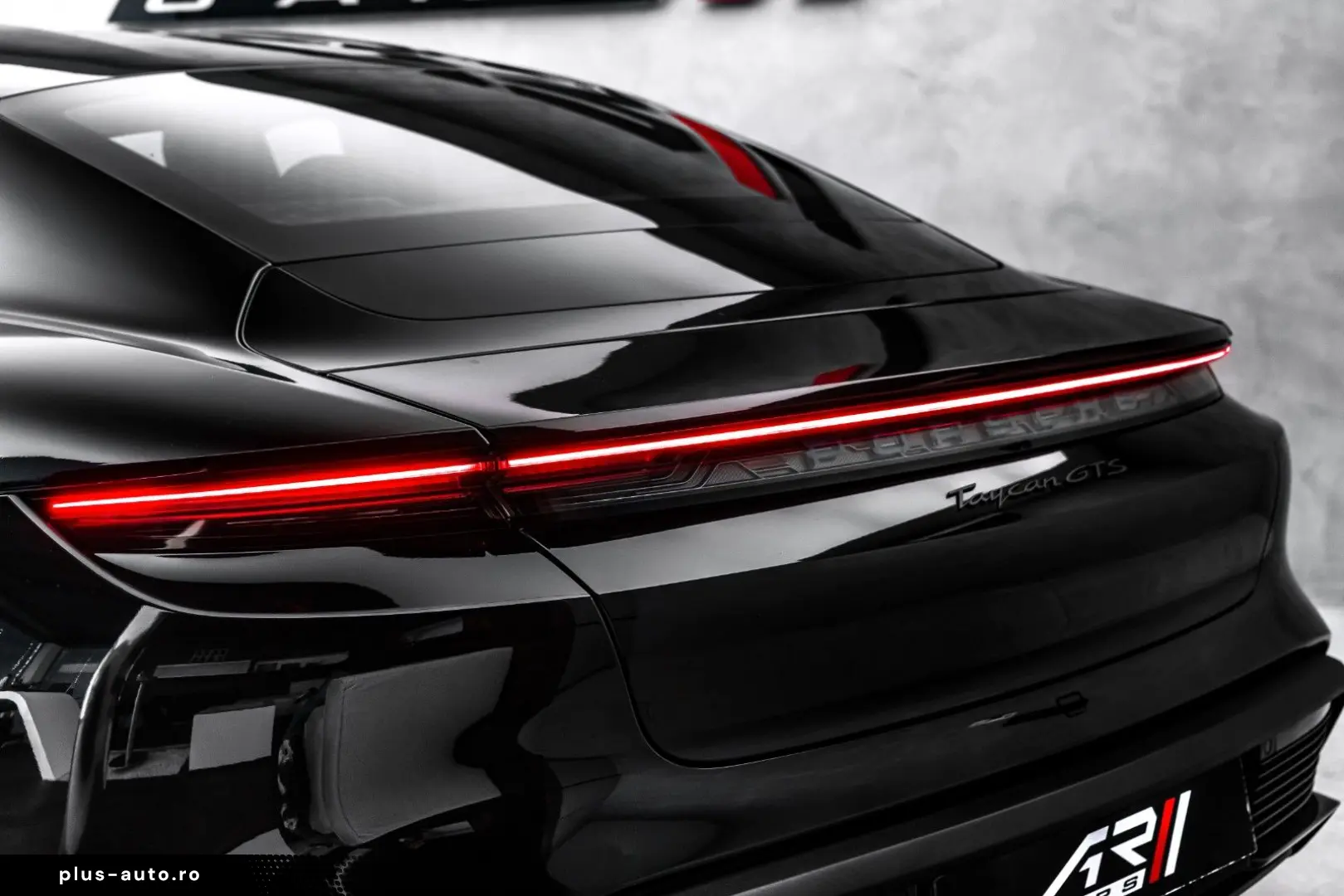 PORSCHE Taycan 2022 — imagine 9