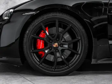 PORSCHE Taycan GTS