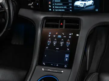 PORSCHE Taycan GTS
