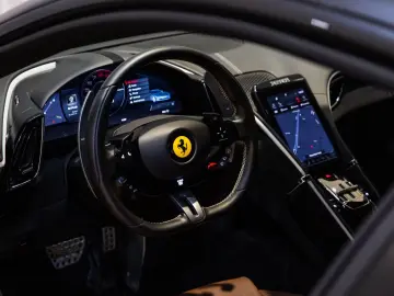 FERRARI Roma