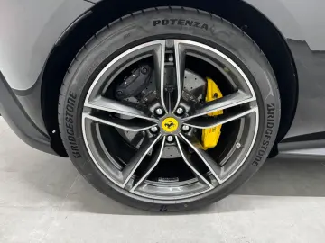 FERRARI Roma 3.9 T V8 DCT  Display  Lüftung