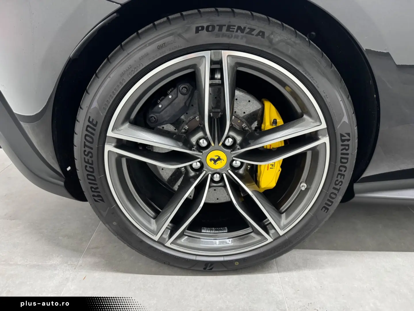 FERRARI Roma 3.9 T V8 DCT  Display  Lüftung