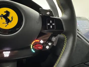 FERRARI Roma 3.9 T V8 DCT  Display  Lüftung