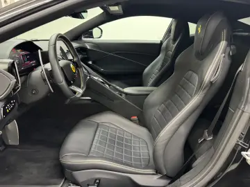 FERRARI Roma 3.9 T V8 DCT  Display  Lüftung