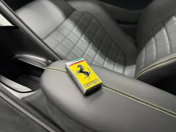 FERRARI Roma 3.9 T V8 DCT  Display  Lüftung