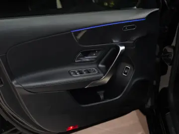 MERCEDES-BENZ A 200 d Limousine 4Matic CAM AMBIENTE