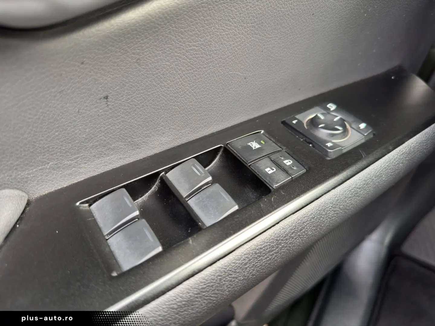 LEXUS UX 250h F-SPORT-D 1.HD ALLW.REIF   15J-GARANTIE
