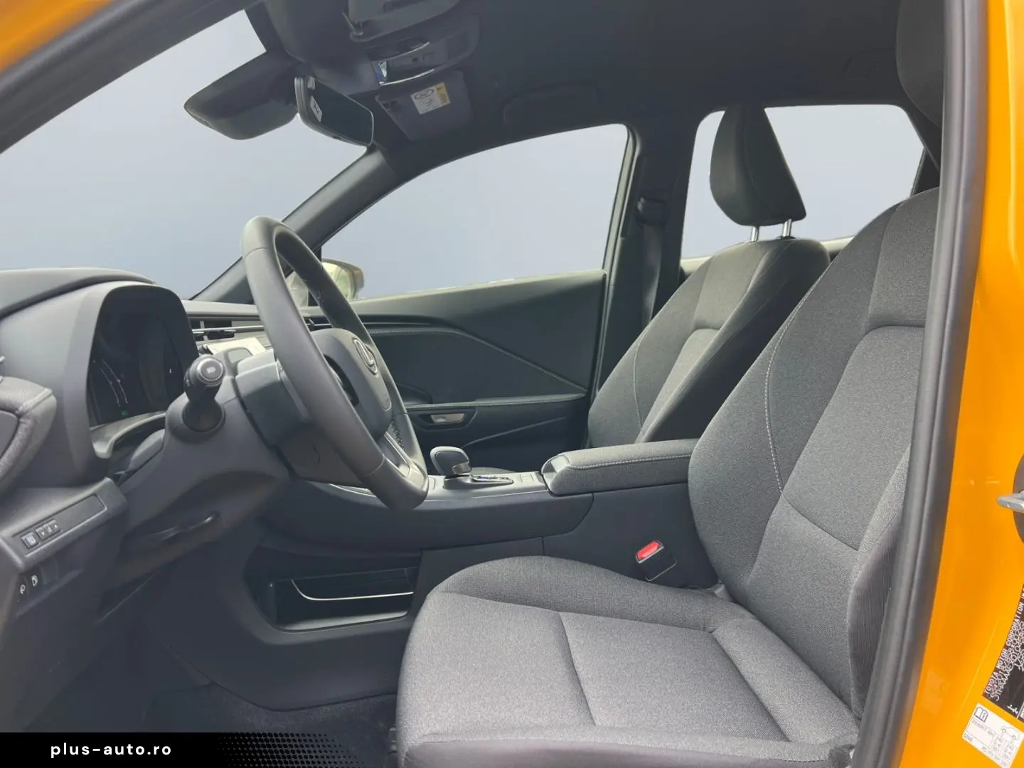 LEXUS LBX 2025 — imagine 6