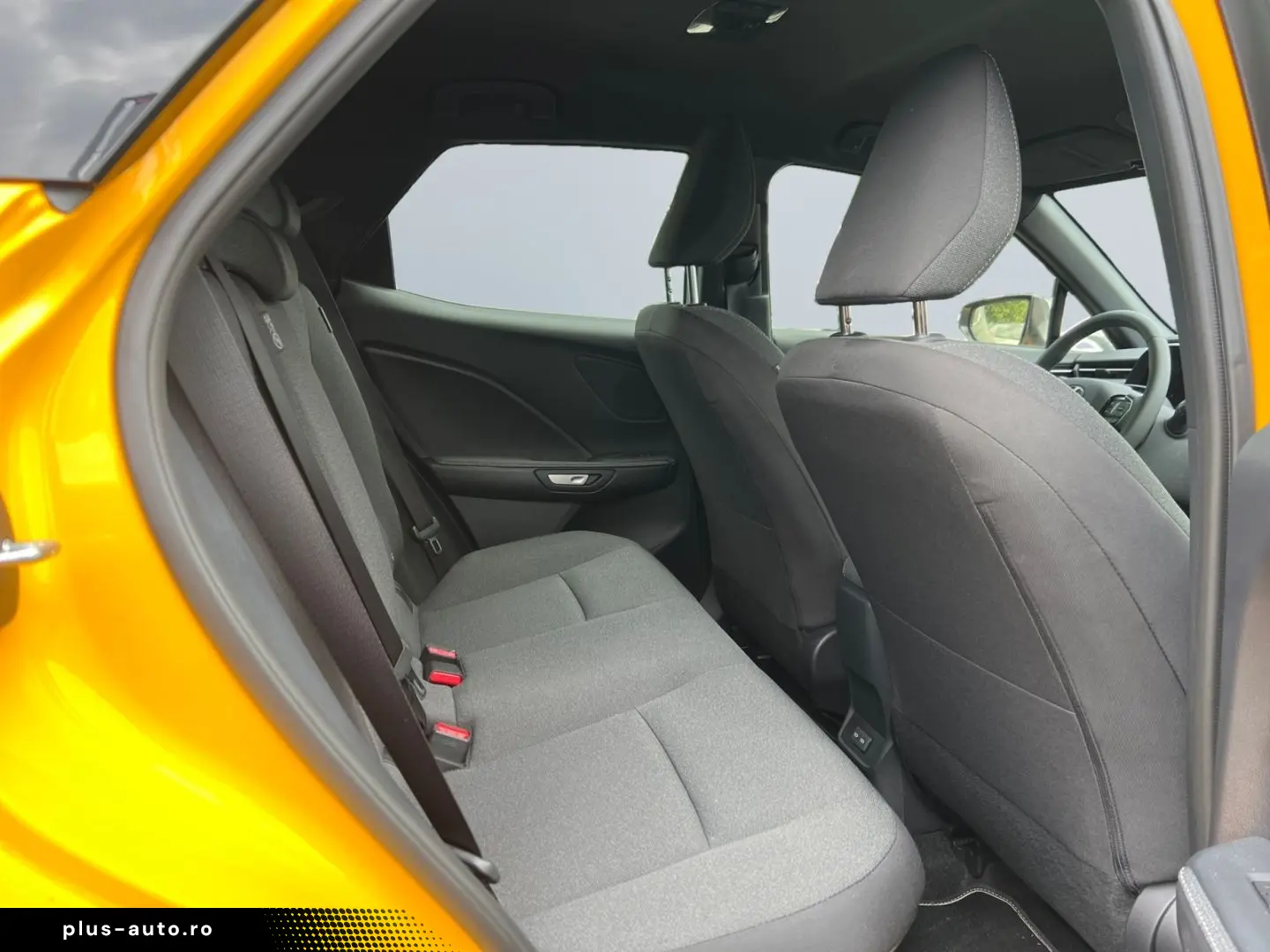 LEXUS LBX 2025 — imagine 15