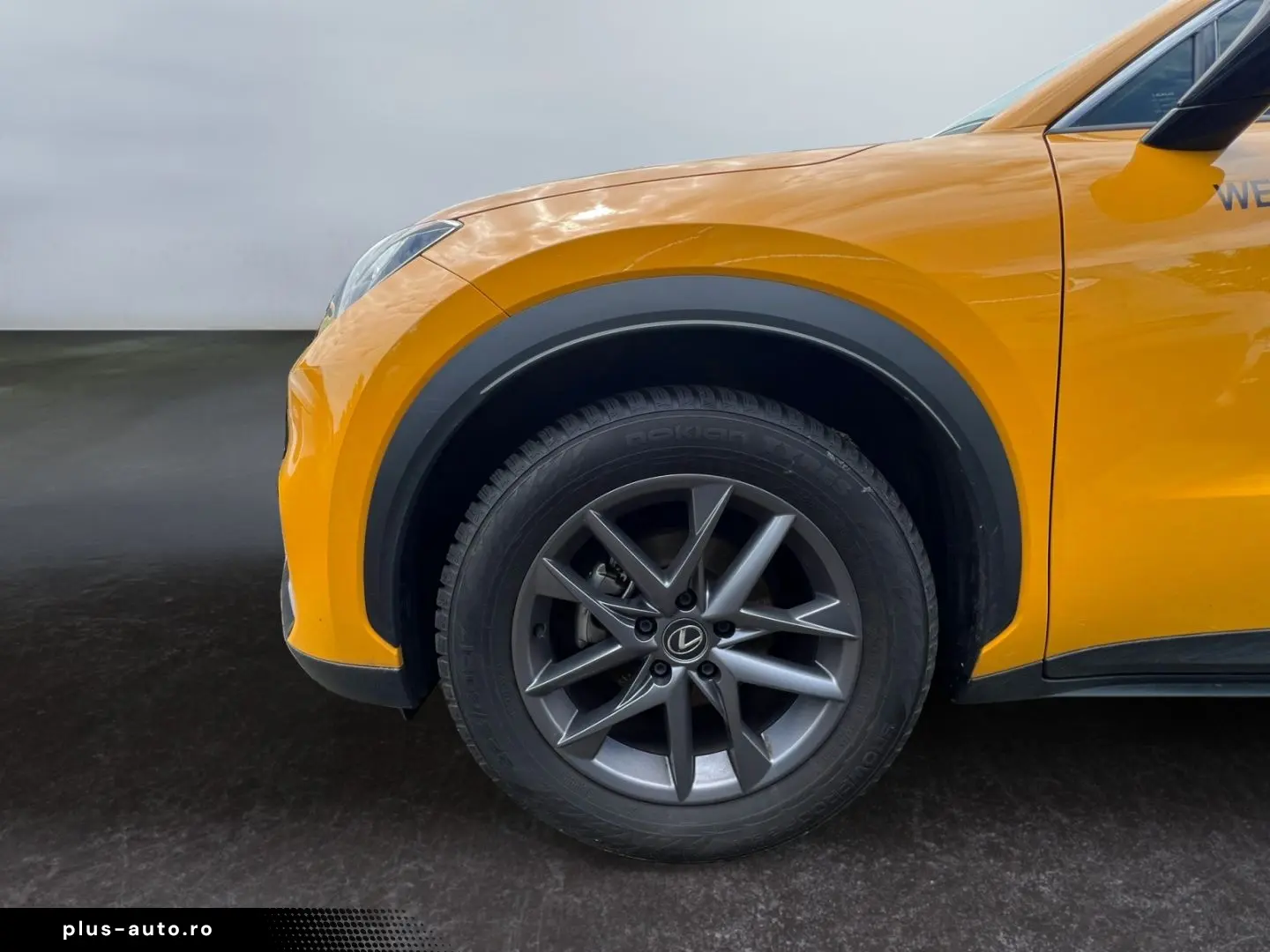LEXUS LBX 2025 — imagine 17