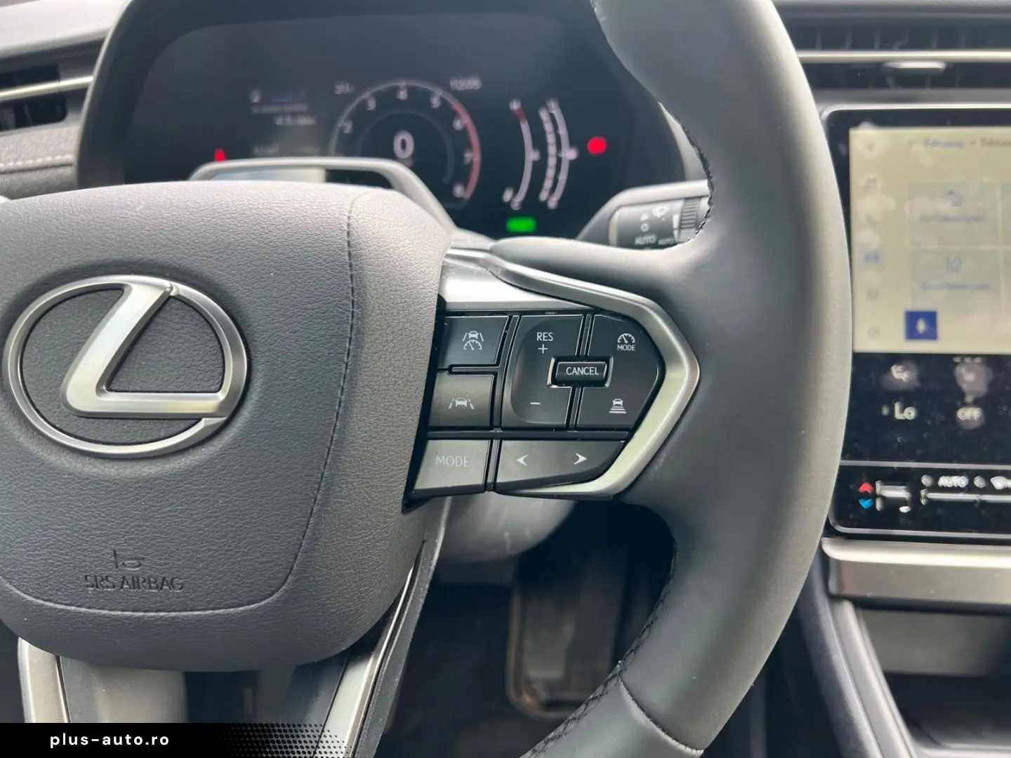 LEXUS LBX 2025 — imagine 21