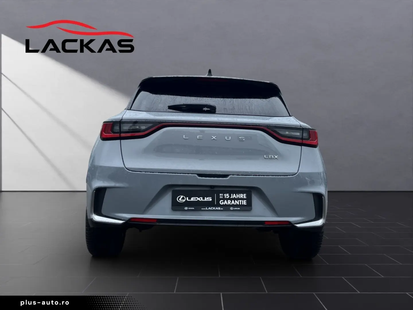 LEXUS LBX 2024 — imagine 4