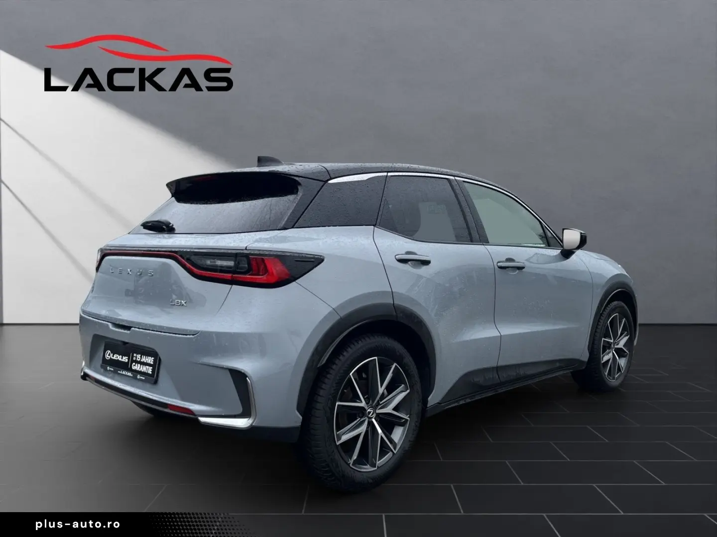 LEXUS LBX 2024 — imagine 5