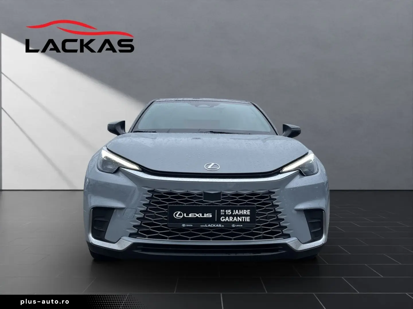 LEXUS LBX 2024 — imagine 8
