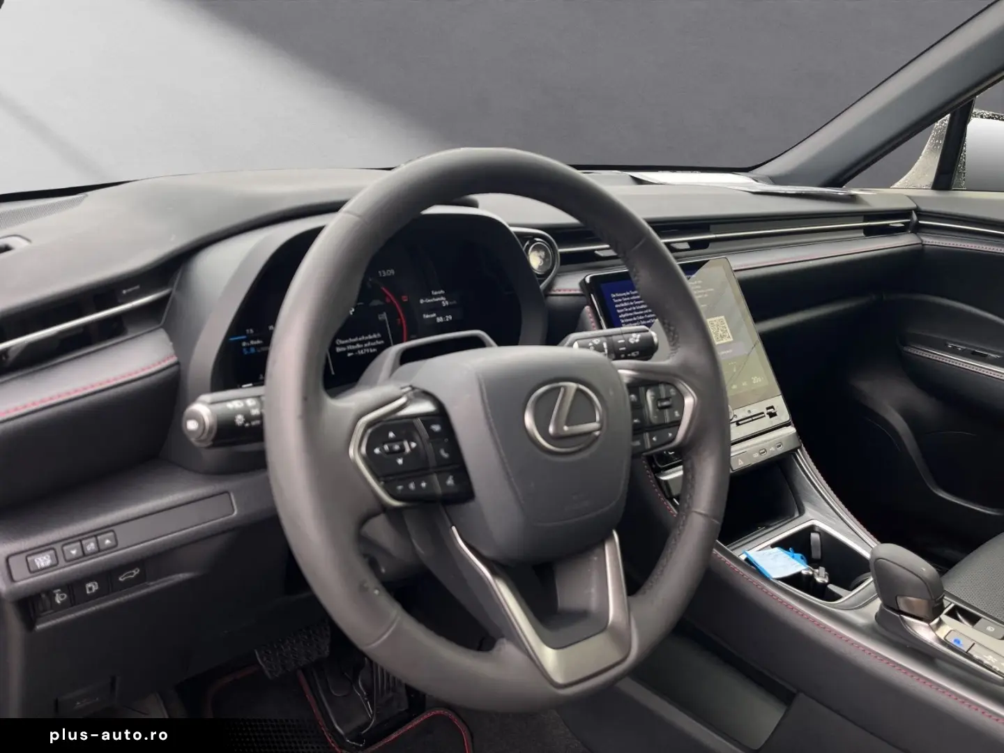LEXUS LBX 2024 — imagine 10