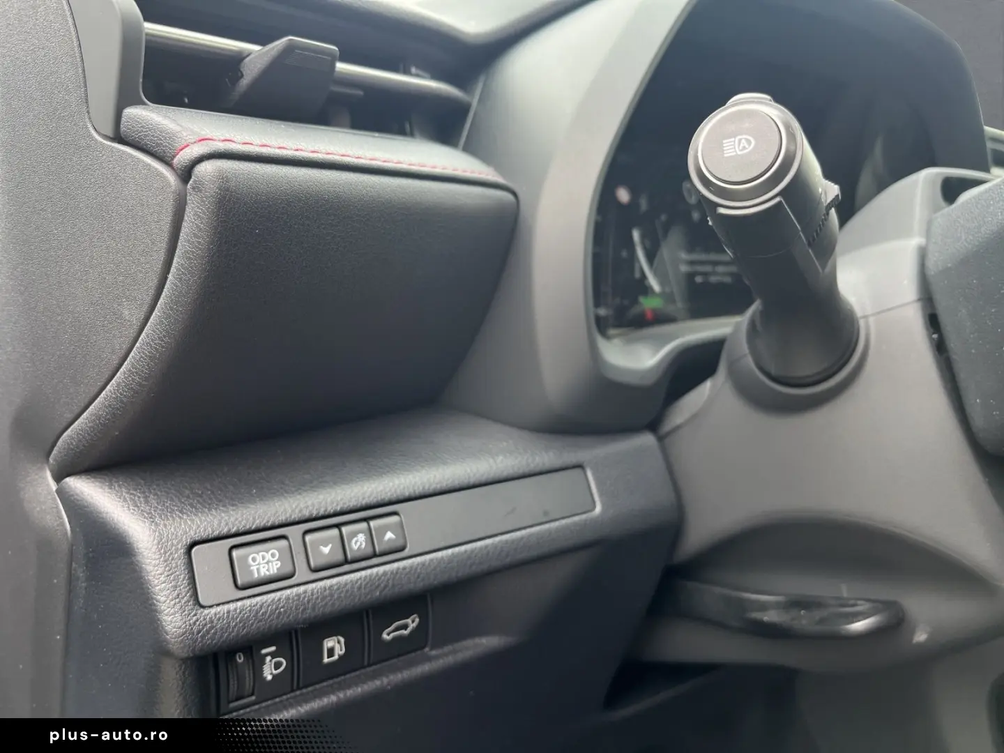 LEXUS LBX 2024 — imagine 11