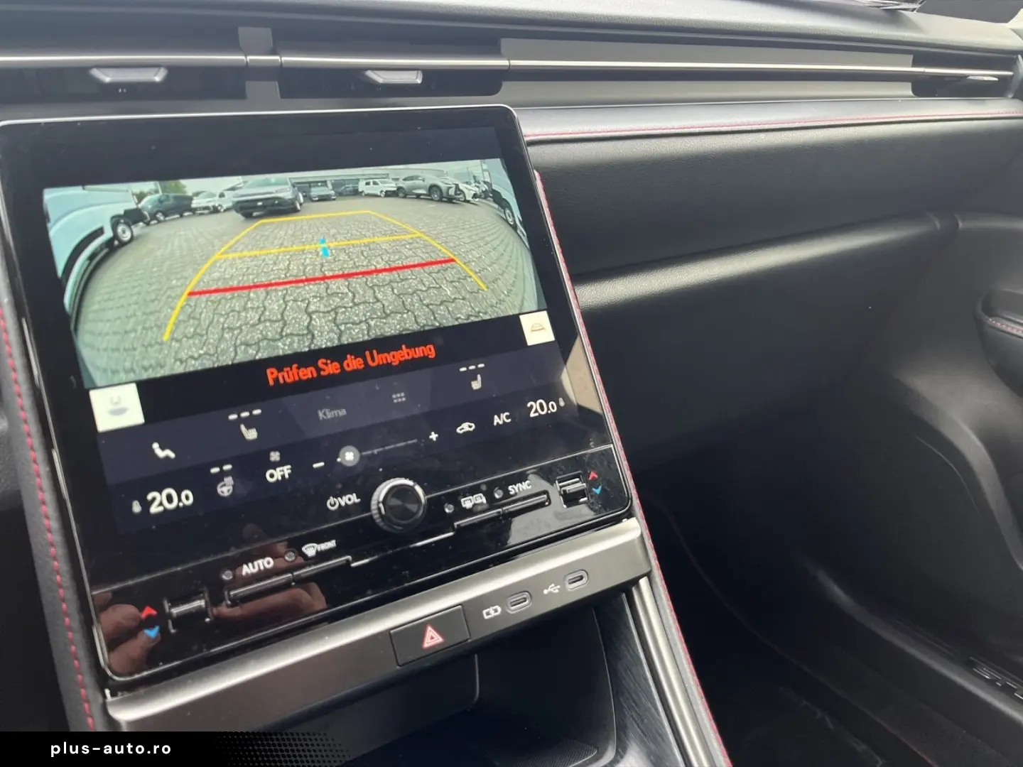 LEXUS LBX 2024 — imagine 15