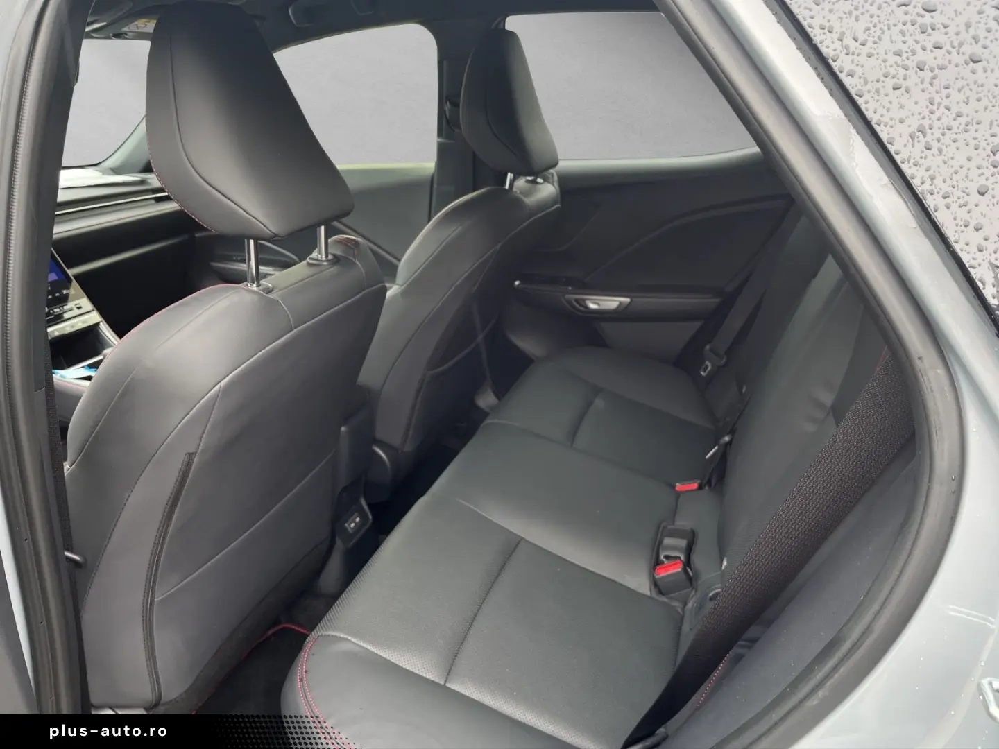 LEXUS LBX 2024 — imagine 16