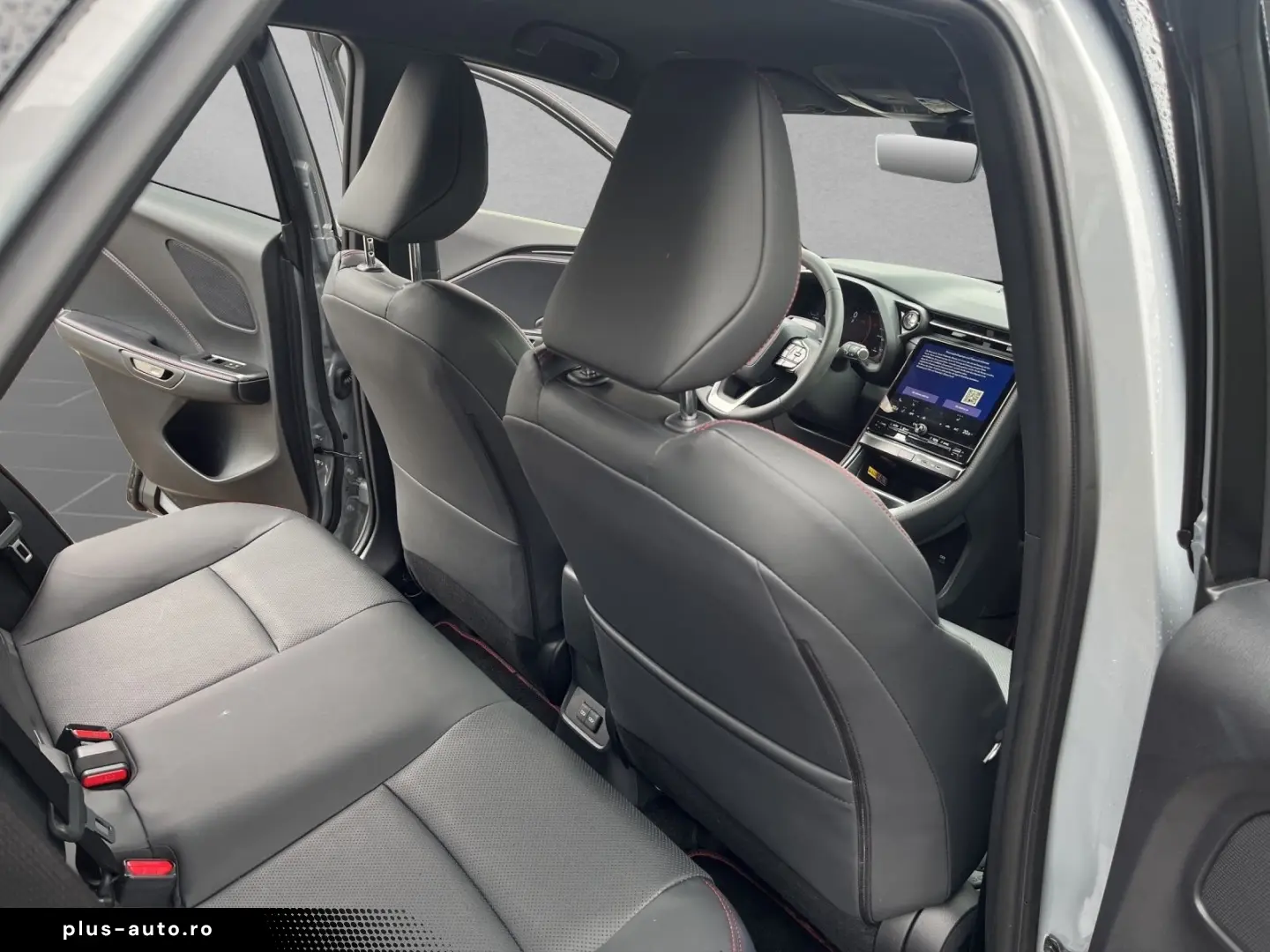 LEXUS LBX 2024 — imagine 17