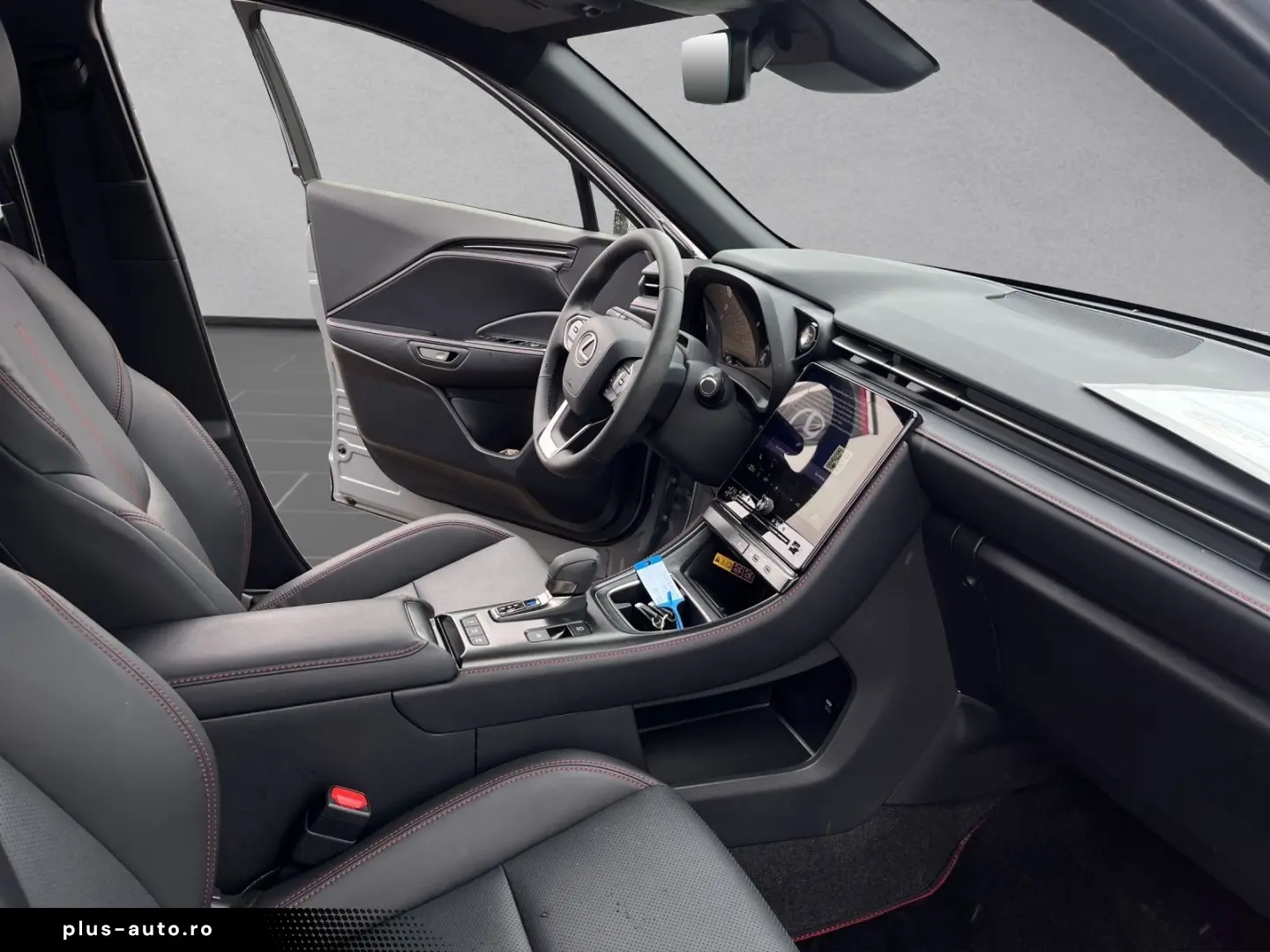 LEXUS LBX 2024 — imagine 18
