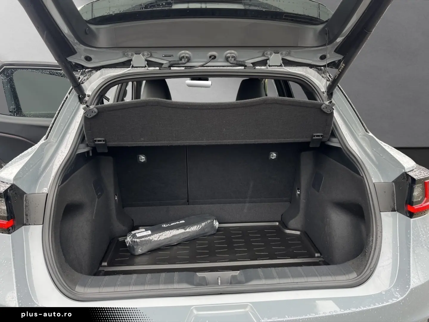 LEXUS LBX 2024 — imagine 19