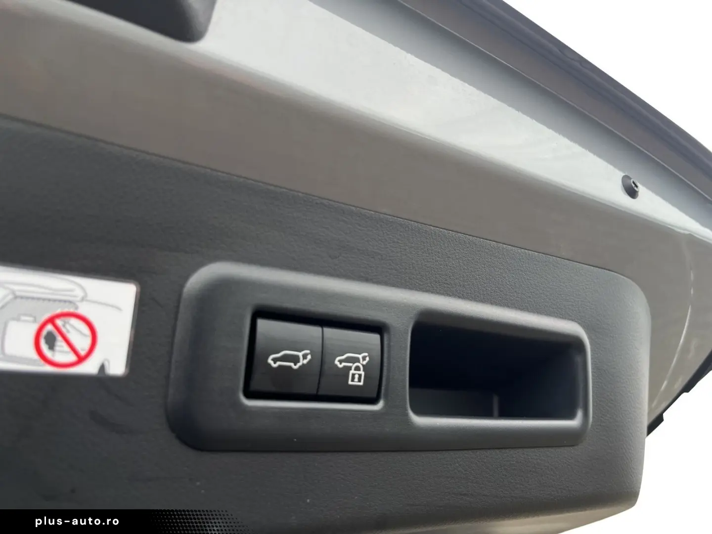 LEXUS LBX 2024 — imagine 20