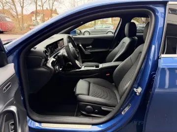 MERCEDES-BENZ A 180 d Limousine Progressive LED MBUX