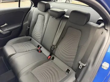 MERCEDES-BENZ A 180 d Limousine Progressive LED MBUX