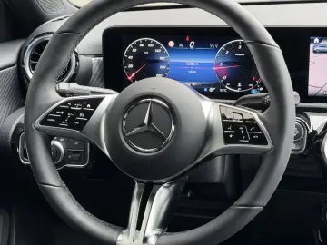 MERCEDES-BENZ A 180 d Limousine Progressive LED MBUX