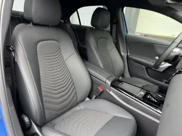 MERCEDES-BENZ A 180 d Limousine Progressive LED MBUX