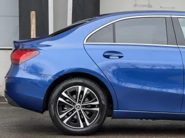 MERCEDES-BENZ A 180 d Limousine Progressive LED MBUX