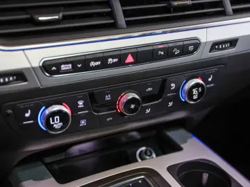 Audi Q7 3.0 TDI Quattro  S-Line  Xenon 1.Hand
