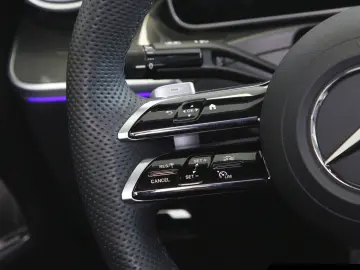 MERCEDES-BENZ CLE 200 Cabrio AMG Line Night 360  Dis…