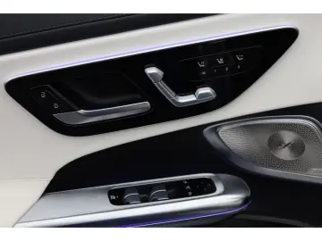 MERCEDES-BENZ CLE 200 Cabrio AMG PremiumPlus Massage…
