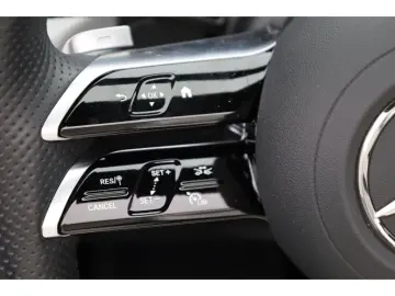 MERCEDES-BENZ CLE 200 Cabrio AMG PremiumPlus Massage…