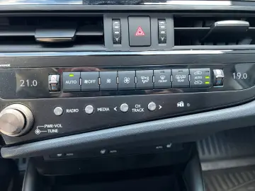 LEXUS ES 300 h Business Line  Bi-LED ACC PDC GSD Navi
