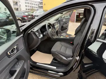 VOLVO XC60 Core AWD Kamera ACC Navi
