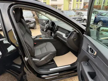 VOLVO XC60 Core AWD Kamera ACC Navi