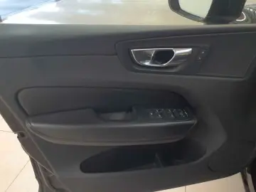 VOLVO XC60 B4 D AWD Geartronic Momentum Pro