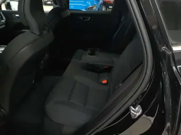 VOLVO XC60 B4 D AWD Geartronic Momentum Pro