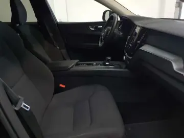 VOLVO XC60 B4 D AWD Geartronic Momentum Pro
