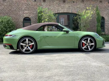 PORSCHE 992 911  4S Cabriolet PTS-OLIVEGRÜN HERITAGE SPO