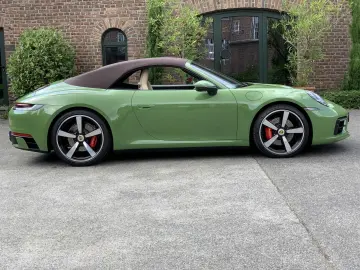 PORSCHE 992 911  4S Cabriolet PTS-OLIVEGRÜN HERITAGE SPO