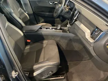 VOLVO XC60 B4 D AWD Momentum Pro Geartronic