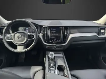 VOLVO XC60 B4 D AWD Inscription StandHZG AHK