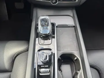 VOLVO XC60 B4 D AWD Inscription StandHZG AHK