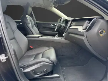 VOLVO XC60 B4 D AWD Inscription StandHZG AHK